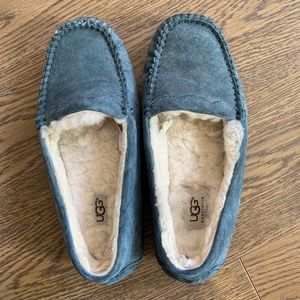 Ugg slippers / slip ons